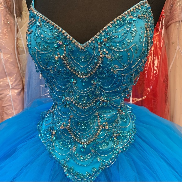 💙Peacock Quinceanera Ballgown💙 - Picture 5 of 9